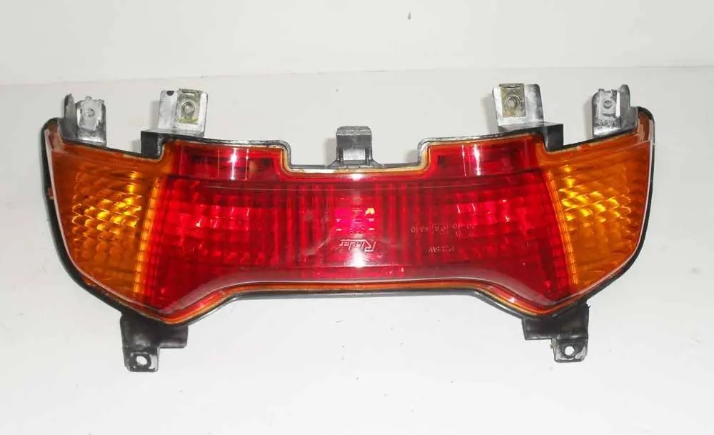 Acquista Ora Fanale Posteriore con Frecce Suzuki Burgman UH 125 150 2003 - 2006